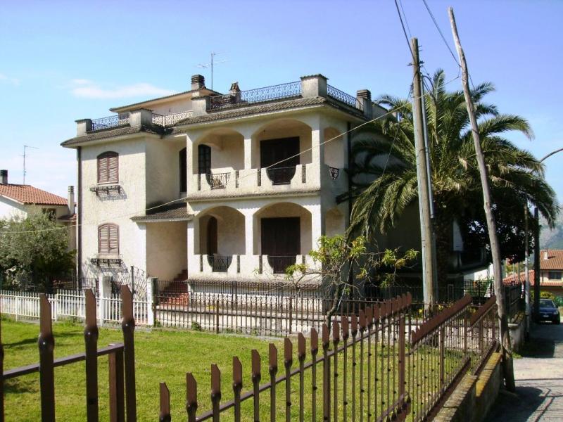 vendita villa Cervaro 9 550 M� 400.000 &euro;