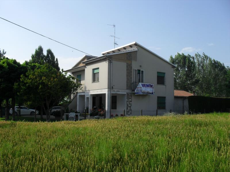 vendita villa Cento 12 220 M² 280.000 €