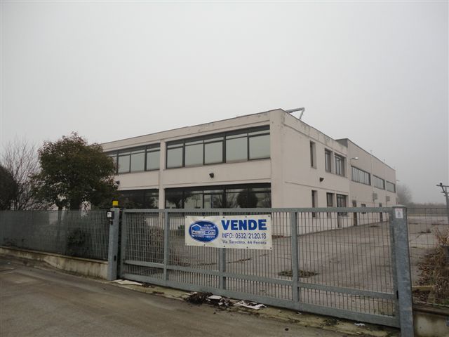 Capannone in vendita - 1500 mq