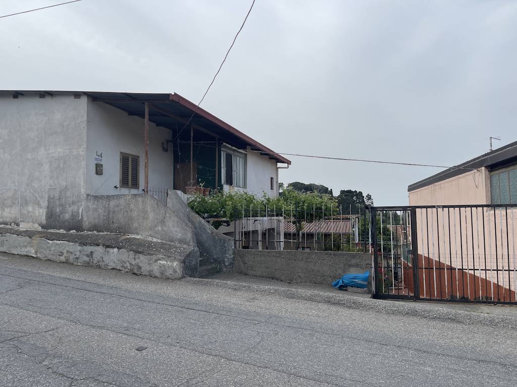 Casa indipendente di 235 mq a Reggio di Calabria