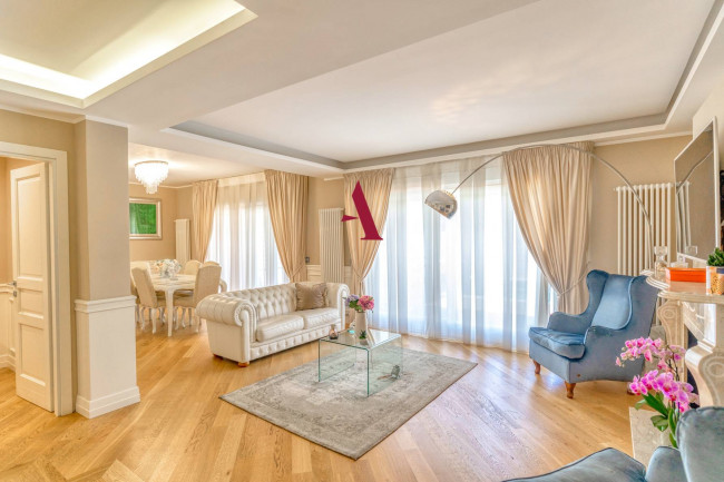 VILLA BIFAMILIARE a Avellino