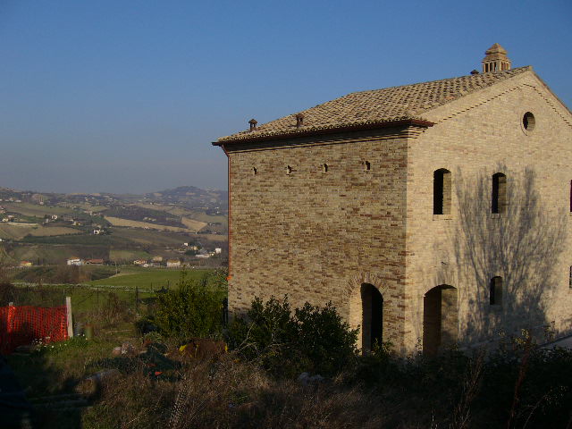 Rustico - Cascina MONTALTO DELLE MARCHE vendita    DORIANO RUBICINI