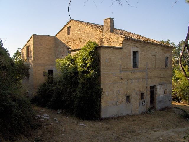 Rustico - Cascina ACQUAVIVA PICENA vendita    DORIANO RUBICINI