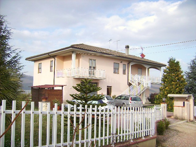 Villa CARASSAI vendita    DORIANO RUBICINI