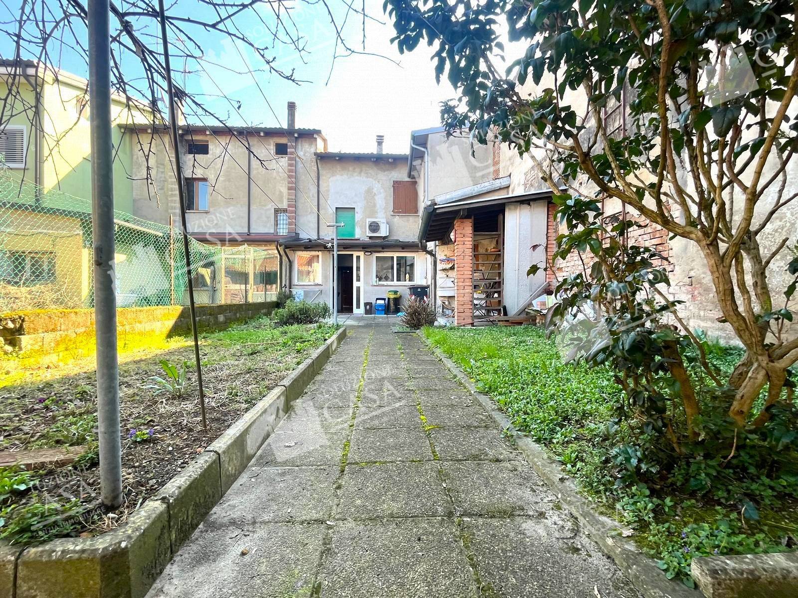 Palazzo in vendita a Pieve Di Cento (BO)