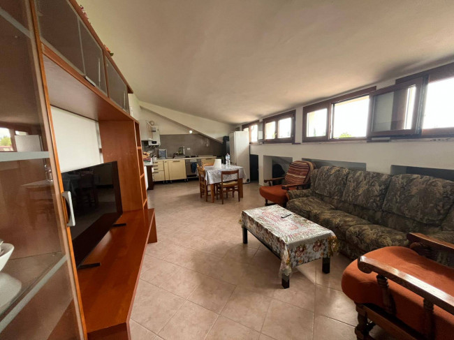 QUADRILOCALE a Cento