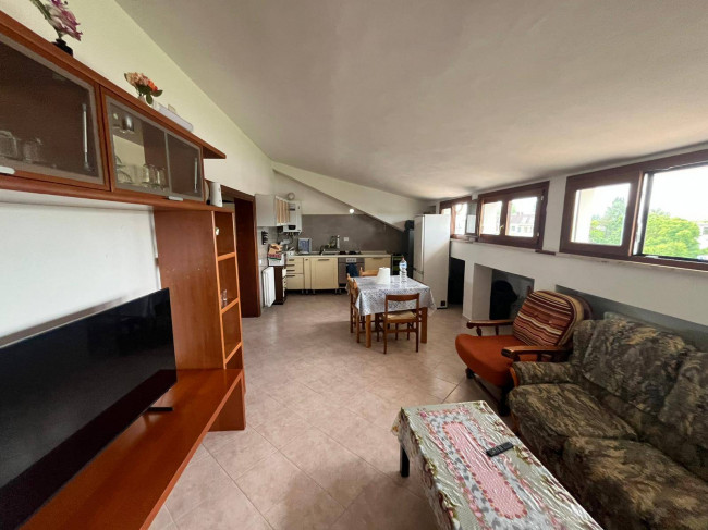 QUADRILOCALE a Cento