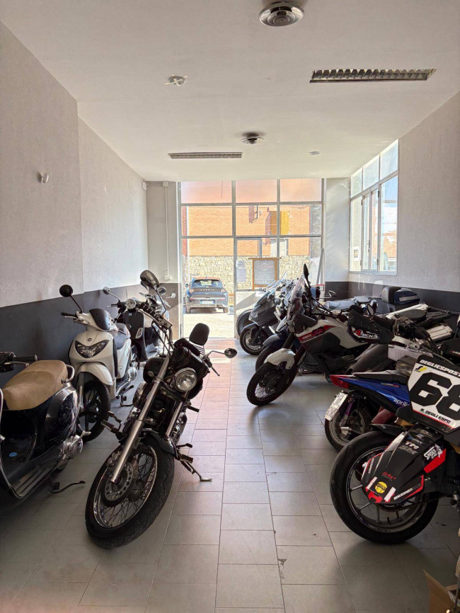 Locale commerciale a Cento