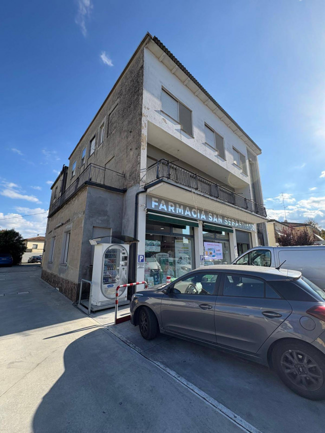 Locale commerciale a Cento