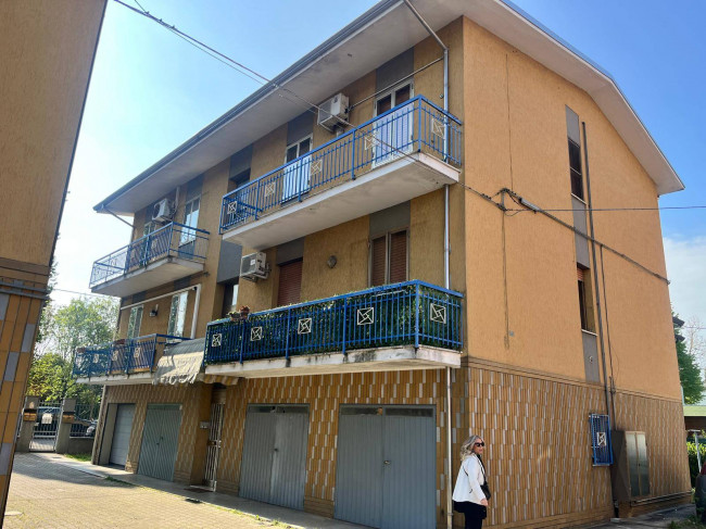 QUADRILOCALE a Cento