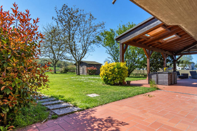 VILLA a Terre del Reno