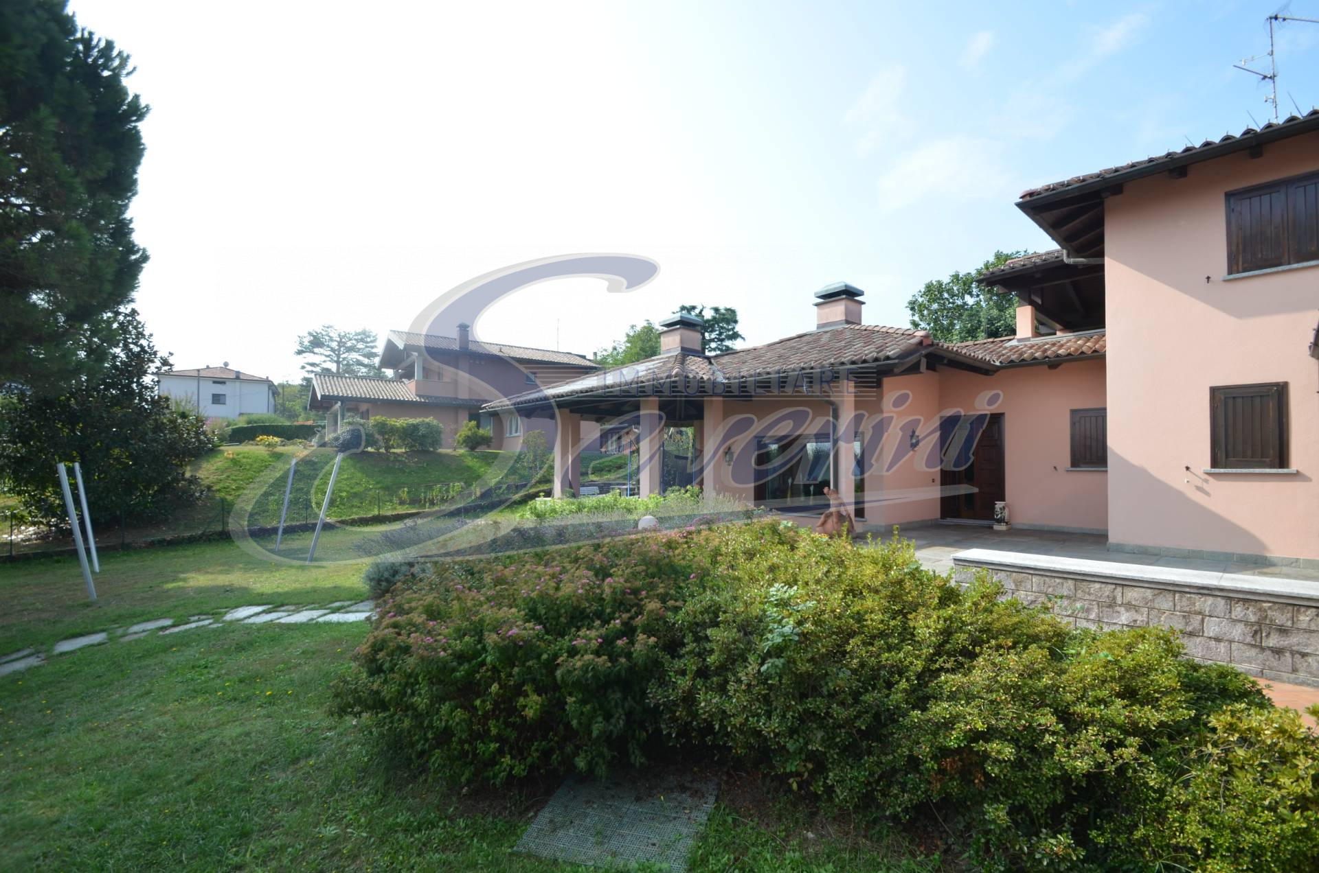 Villa unifamiliare in vendita a Uggiate-Trevano, rif ...