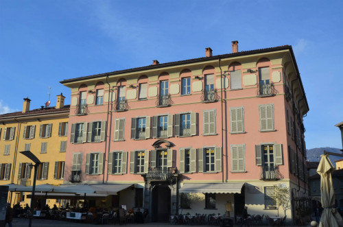 Appartamento in palazzo d'epoca in Locazione a Como