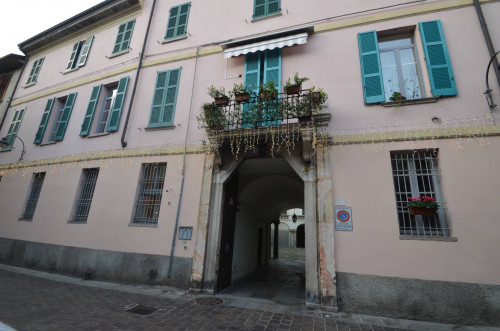 Appartamento in casa d'epoca in Locazione a Como