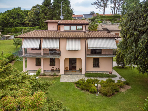 Villa for Sale in Montano Lucino