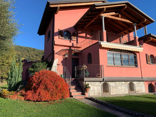 Villa for Sale in San Fermo della Battaglia