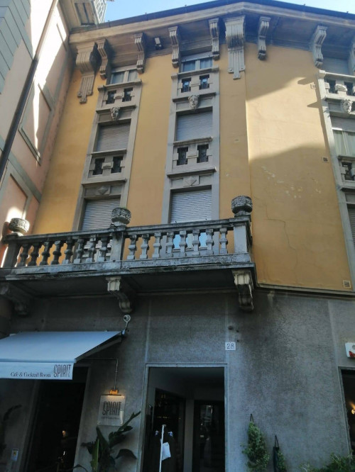 Appartamento in palazzo d'epoca in Locazione a Como