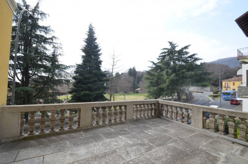 Apartment in period house for Lease in Erba