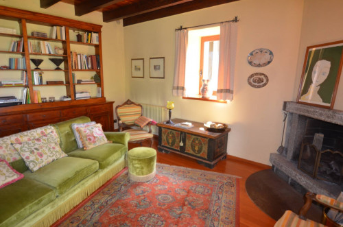 Villa for Sale in Faggeto Lario