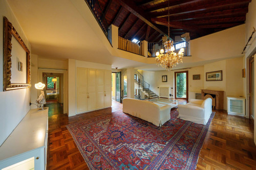 Villa for Sale in Carimate