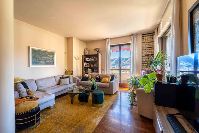 Apartment in residence for Sale in Como