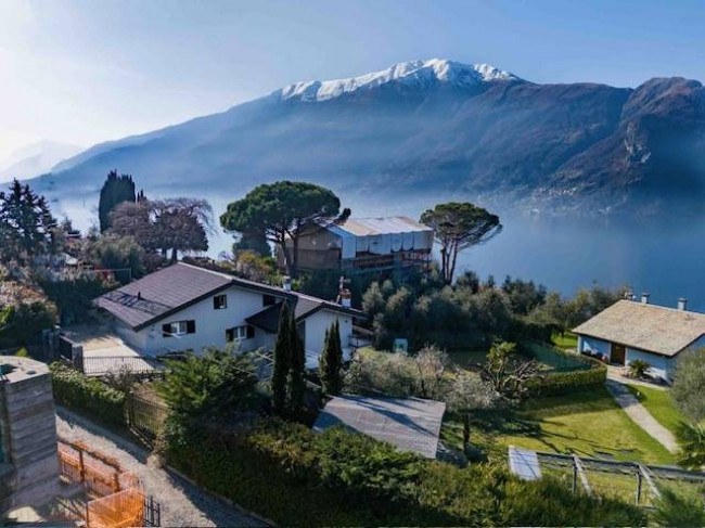 Villa for Sale in Colico