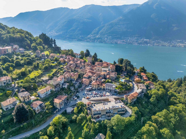 Casa indipendente in Vendita a Faggeto Lario