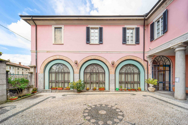 Villa in Vendita a Albese con Cassano