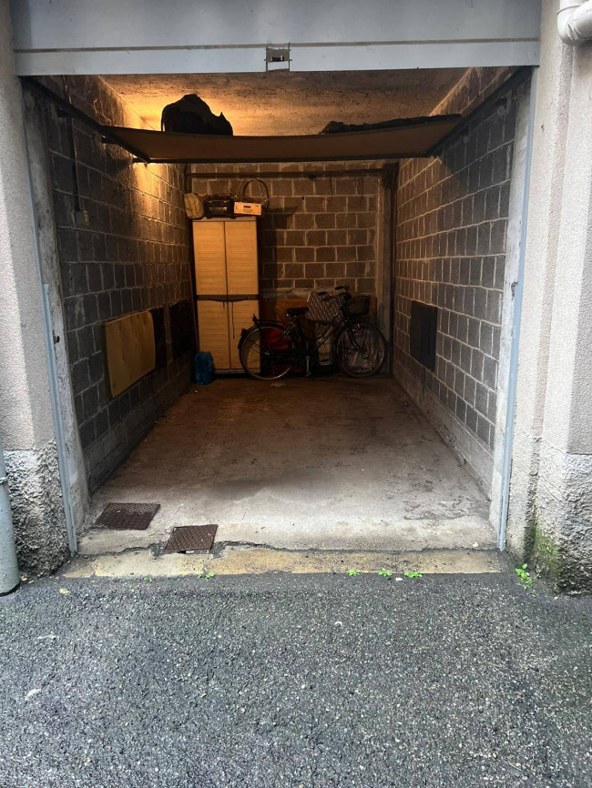 Box o garage in Locazione a Como
