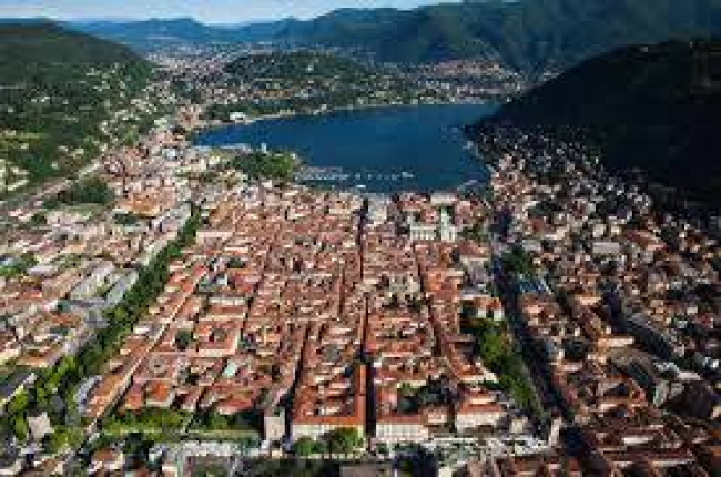 Shop for Sale in Como