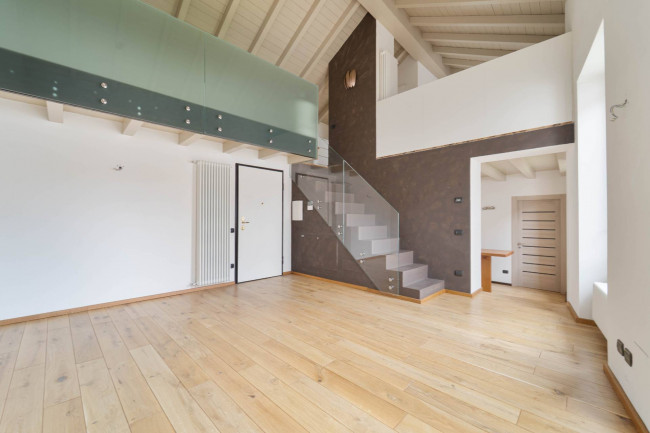 Appartamento in villa d'epoca in Vendita a Como