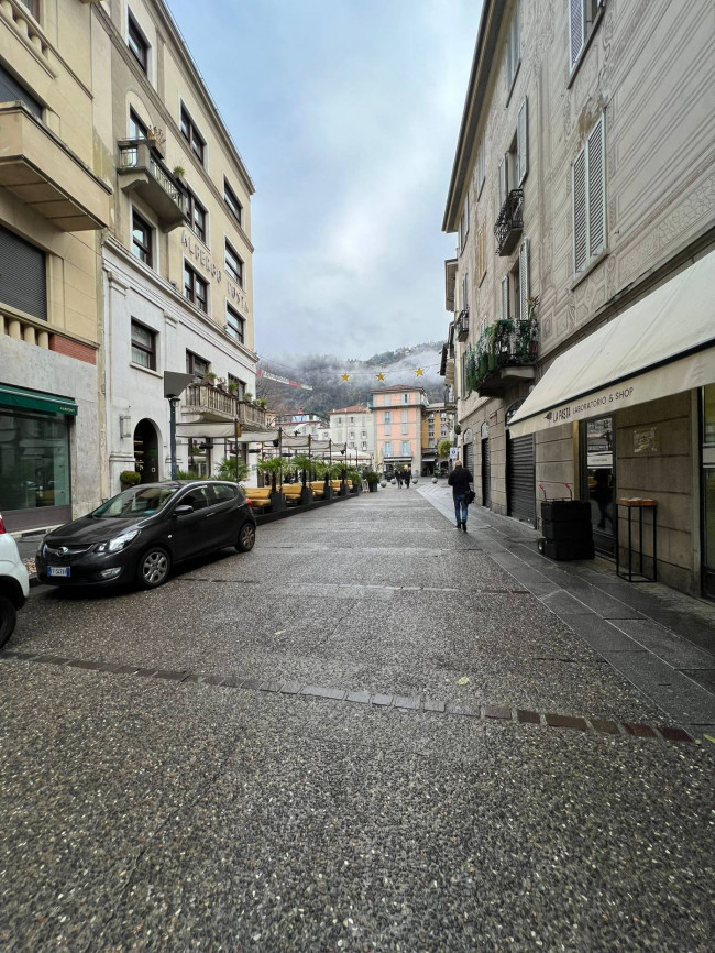 Negozio in Locazione a Como