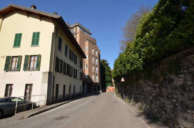 Negozio in Vendita a Como