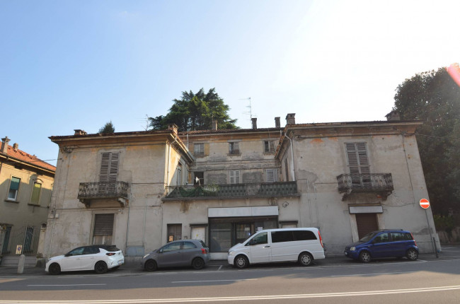 Independent building for Sale in Como