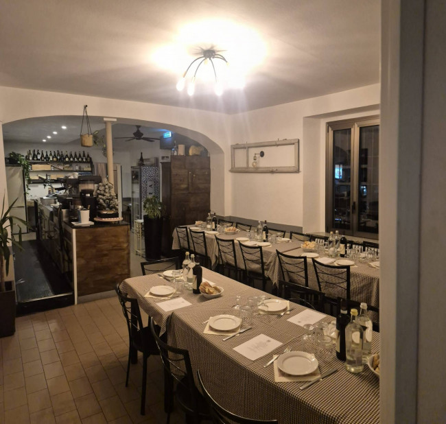 Attività commerciale in Vendita a Como