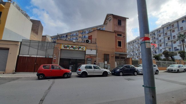 Locale commerciale in vendita a Palermo