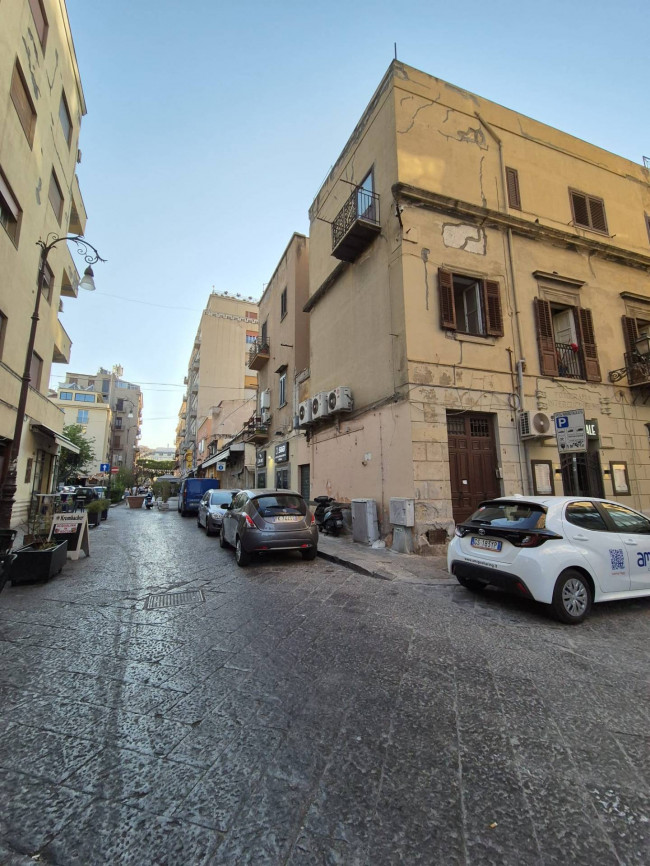 Locale commerciale in vendita a Palermo