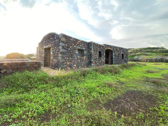 Villa in affitto a Pantelleria (TP)