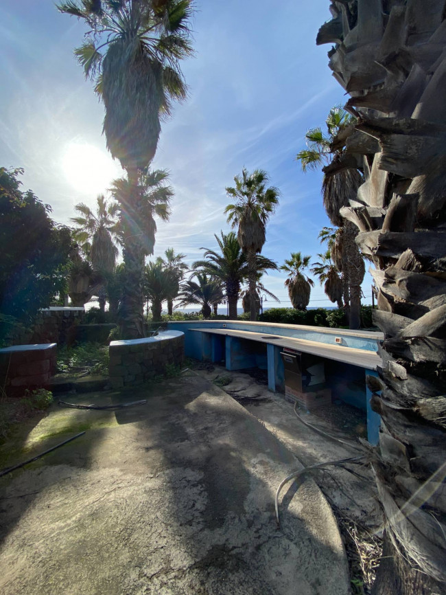 Locale commerciale in vendita a Pantelleria
