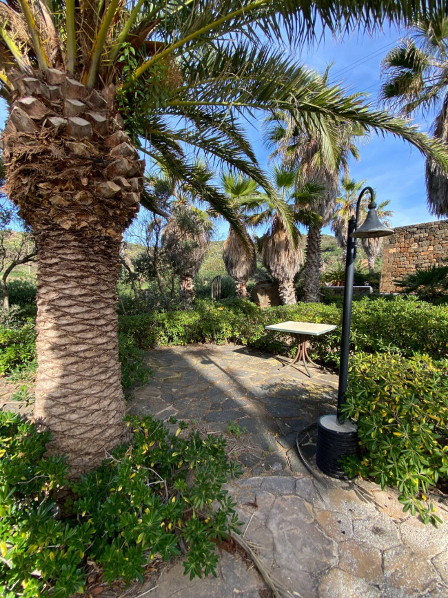 Locale commerciale in vendita a Pantelleria