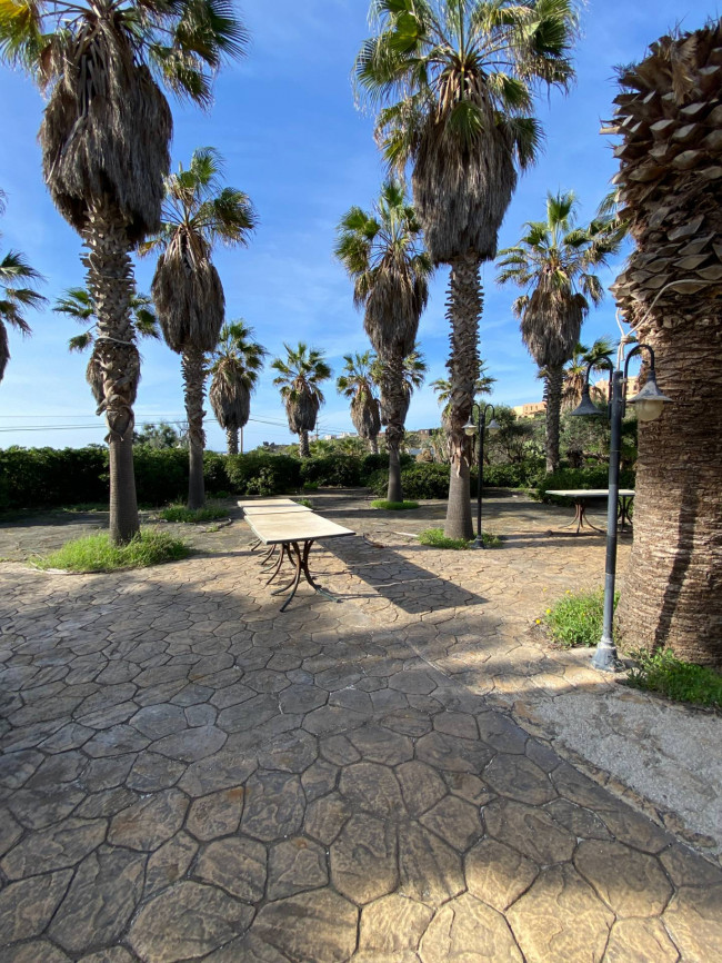 Locale commerciale in vendita a Pantelleria