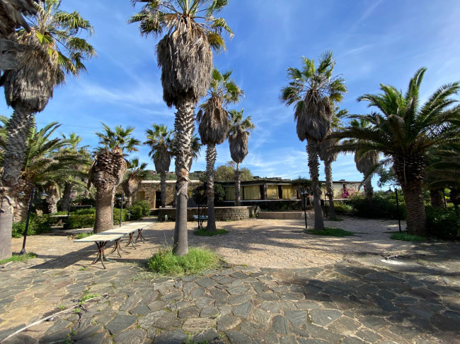 Locale commerciale in vendita a Pantelleria