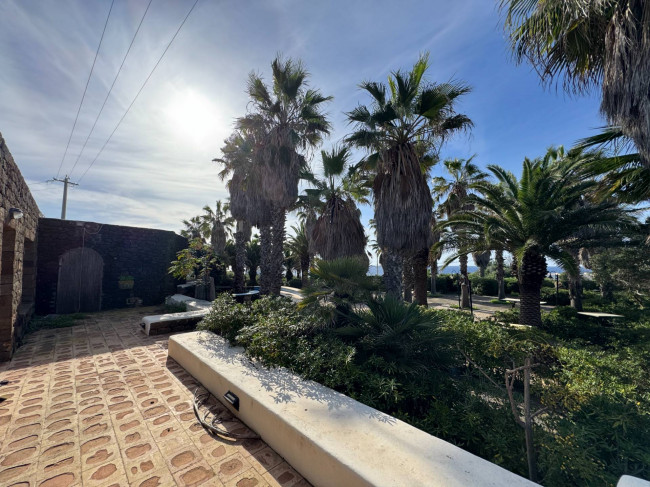 Locale commerciale in vendita a Pantelleria