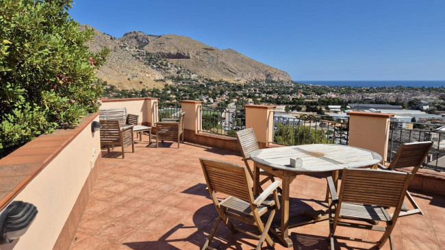 Casa Indipendente in affitto a Palermo