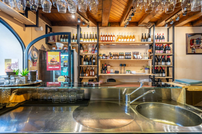 Locale commerciale in vendita a Palermo