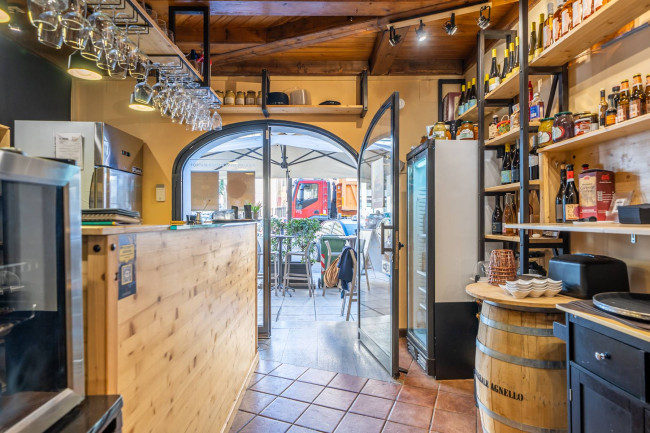 Locale commerciale in vendita a Palermo