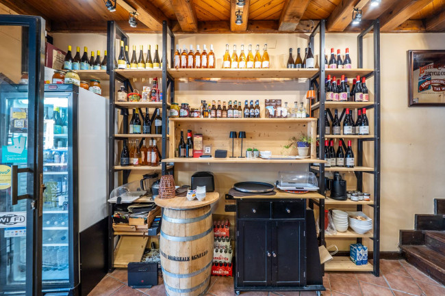 Locale commerciale in vendita a Palermo