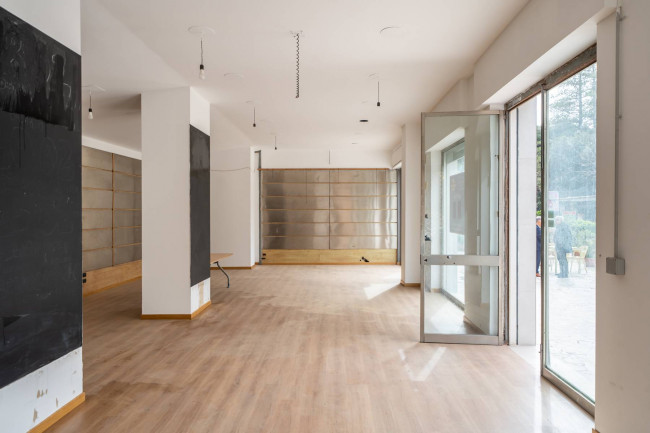 Locale commerciale in affitto a Palermo