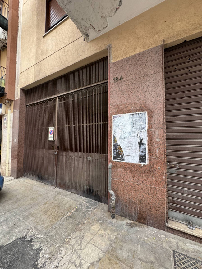 Box o garage in vendita a Palermo
