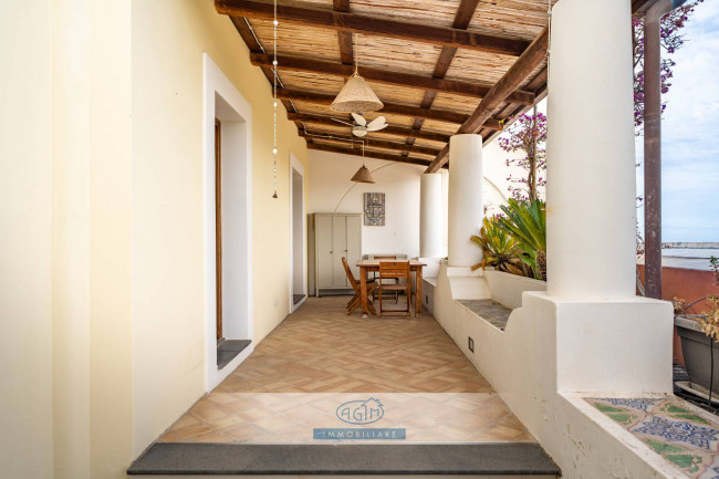 Casa Indipendente in vendita a Santa Marina Salina